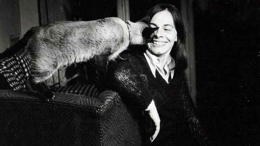 Cristina Peri Rossi y gato El Museo de los Esfuerzos Inútiles 1983 Club de lectura